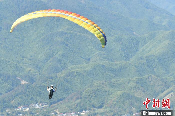 湖州安吉滑翔伞锦标赛圆满落幕 世界级选手齐聚