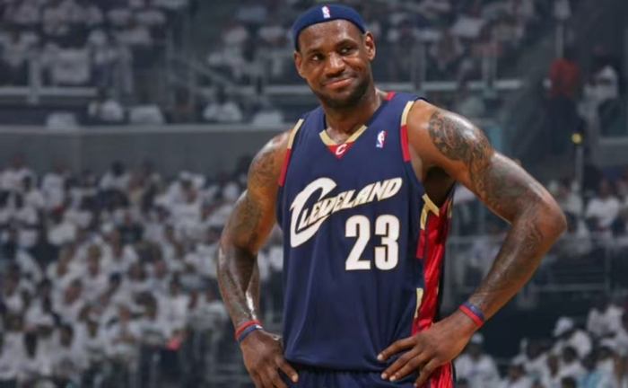 哈登降薪留骑士 双詹组合或成夺冠新势力