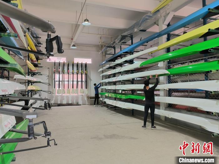 图为石家庄市水上体育运动中心的艇库。　俱凝搏 摄