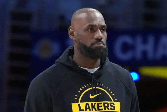 湖人惨败雷霆36分 三巨头集体躺平引争议