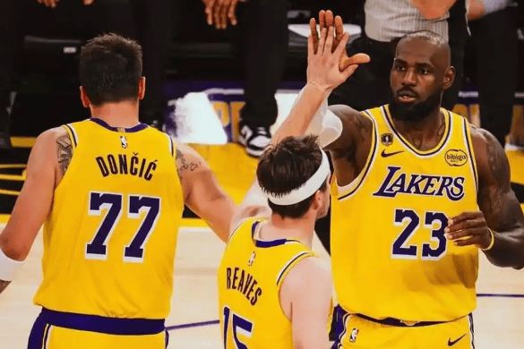 湖人惨败雷霆36分 三巨头集体躺平引争议
