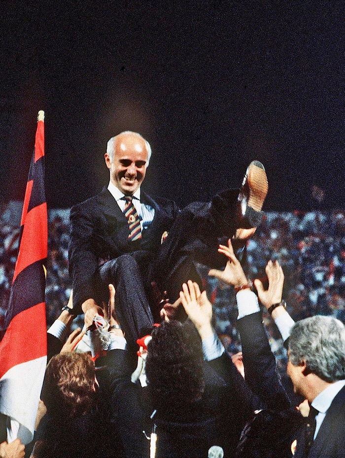 米兰俱乐部举办萨基退役纪念赛致敬传奇教头