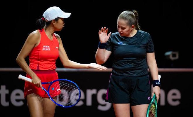 张帅搭档奥斯塔彭科晋级斯图加特站女双决赛 冲