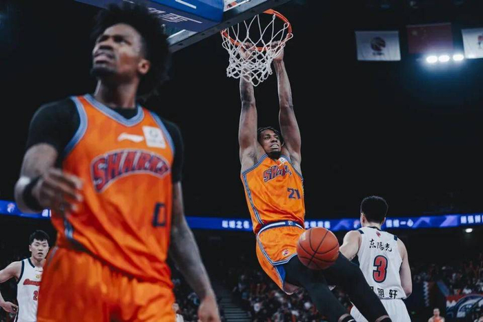 辽宁男篮战术失误致排名下滑，季后赛对阵山东