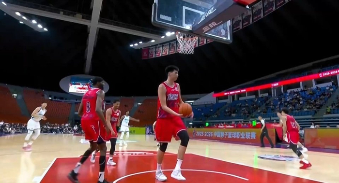 陈国豪关键球助广州反超 青岛末节逆转夺胜