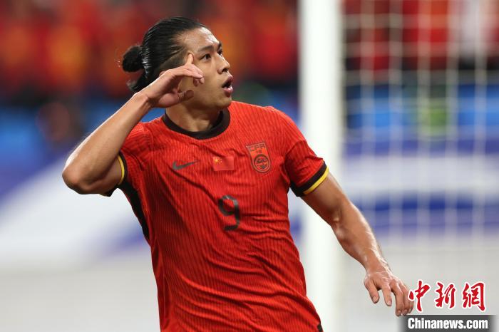 青岛主场2比1击败印尼，中国男足取得世界杯亚洲